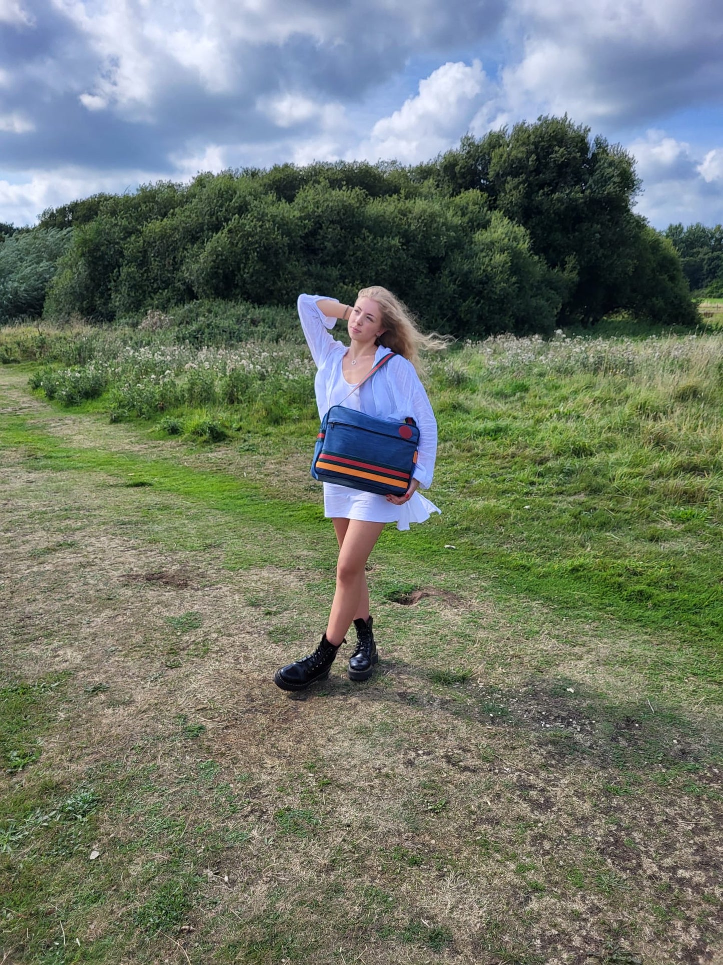 THE RETRO MESSENGER (BLUE DENIM)